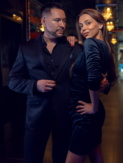 Crna ženska haljina od velura s volanima Bolf Bellisima