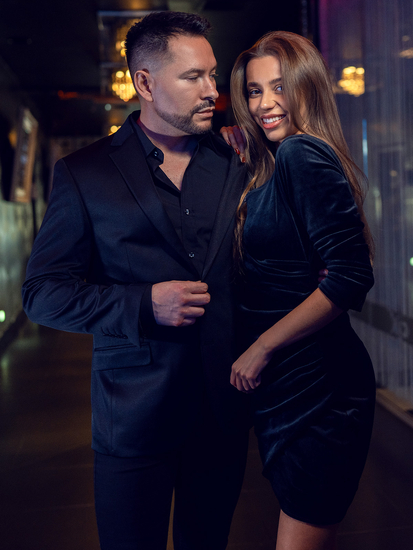 Crna ženska haljina od velura s volanima Bolf Bellisima