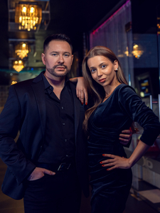 Crna ženska haljina od velura s volanima Bolf Bellisima